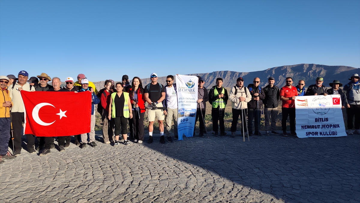 Bitlis Nemrut Kalderası: Doğaseverler zirve tırmanışı yaptı