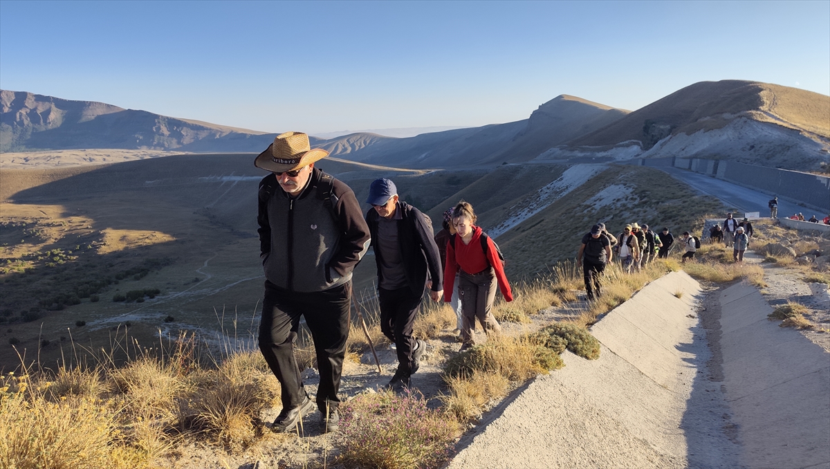 Bitlis Nemrut Kalderası: Doğaseverler zirve tırmanışı yaptı