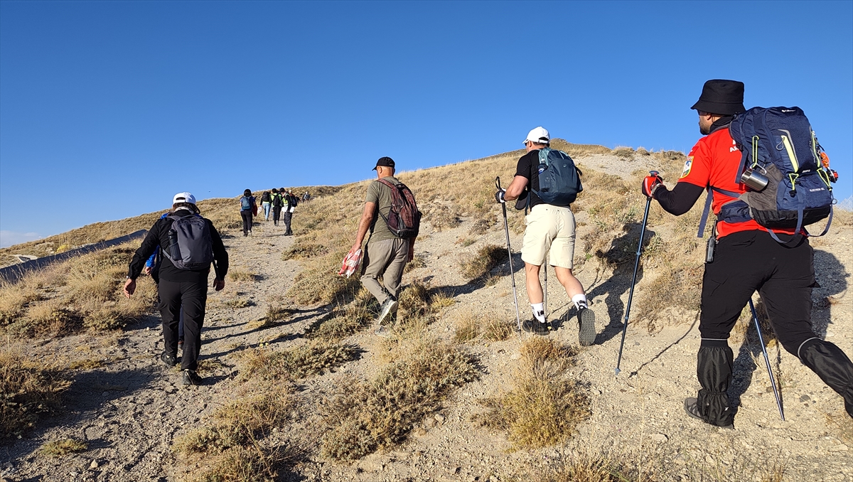 Bitlis Nemrut Kalderası: Doğaseverler zirve tırmanışı yaptı