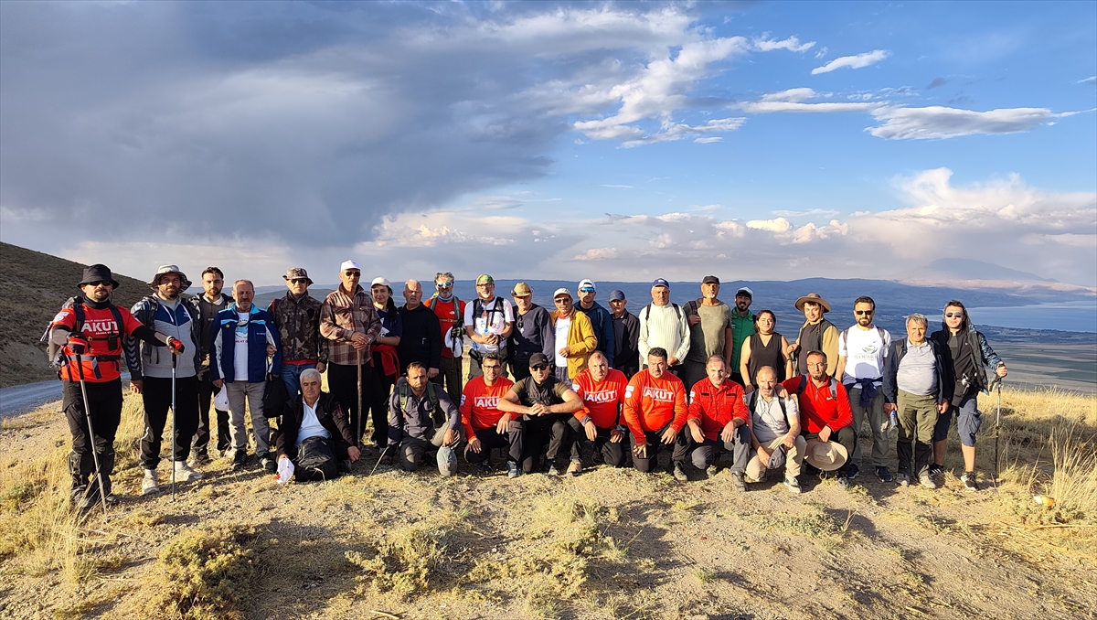 Bitlis Nemrut Kalderası: Doğaseverler zirve tırmanışı yaptı