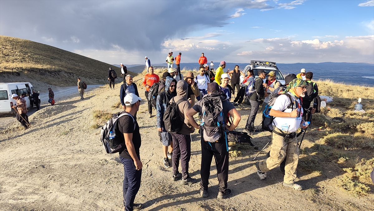 Bitlis Nemrut Kalderası: Doğaseverler zirve tırmanışı yaptı