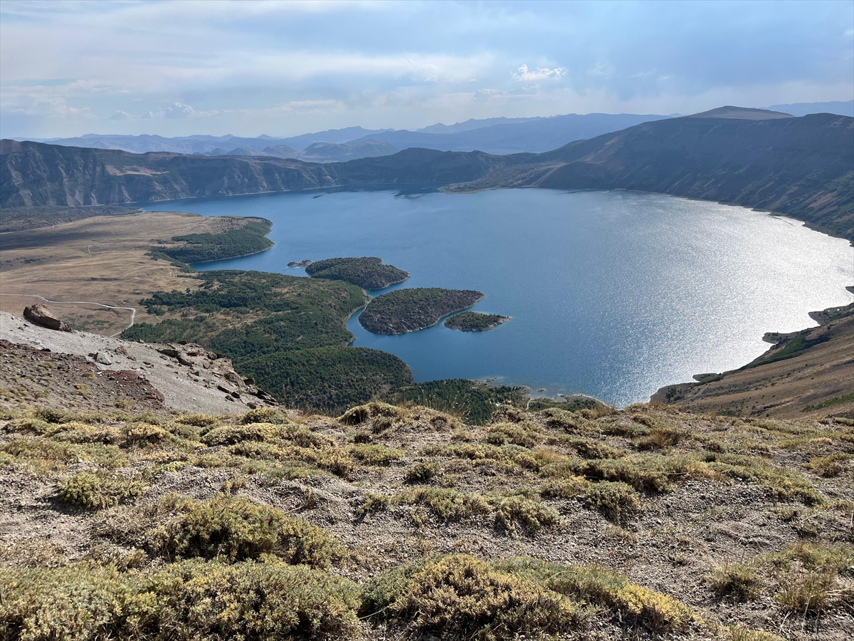 Bitlis Nemrut Kalderası: Doğaseverler zirve tırmanışı yaptı