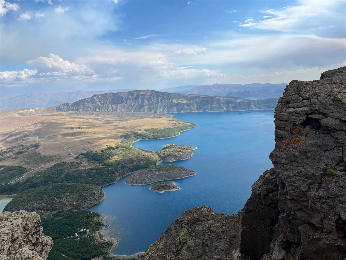 Bitlis Nemrut Kalderası: Doğaseverler zirve tırmanışı yaptı