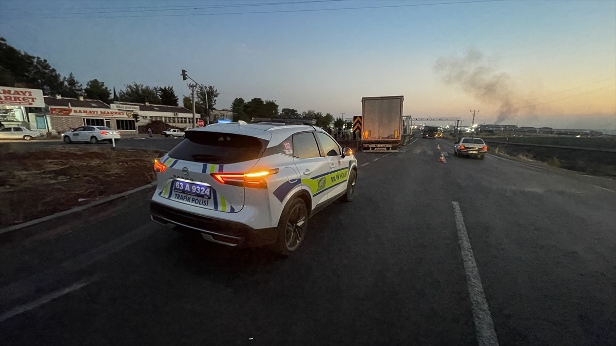 Şanlıurfa'da trafik kazası: Tır ve kamyonet çarpıştı, 3 yaralı