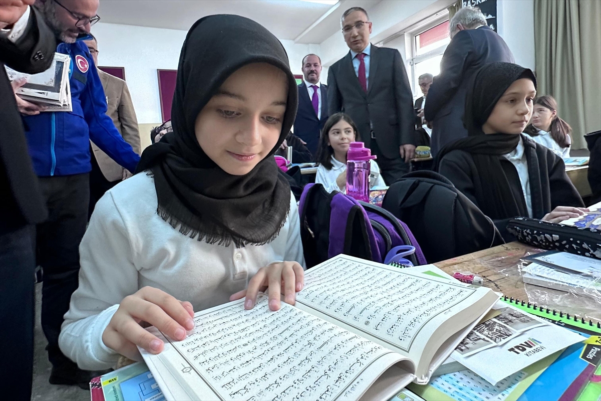 TDV: Kur'an dersini seçen öğrencilere Kur'an hediye edilecek