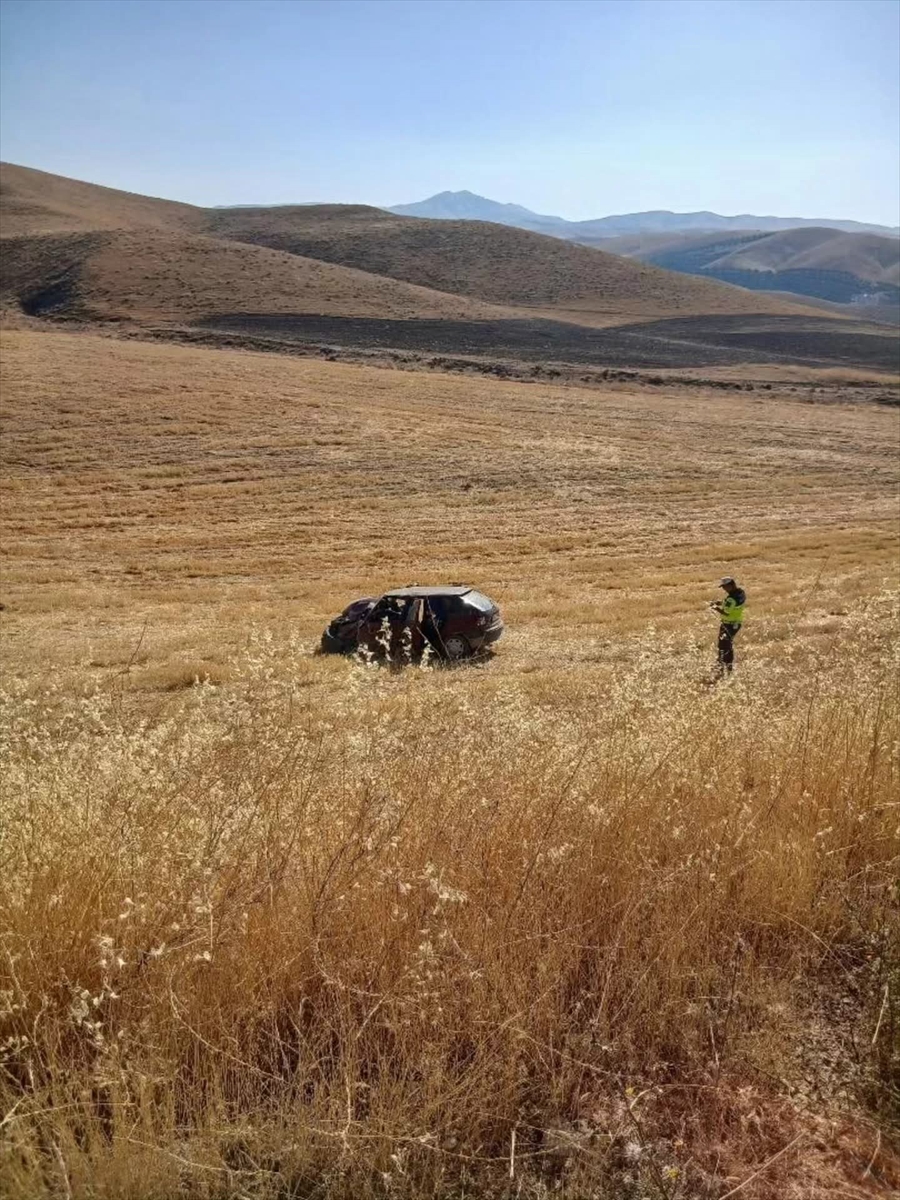 Elazığ'da kamyonet-otomobil çarpıştı: 2 ölü, 4 yaralı
