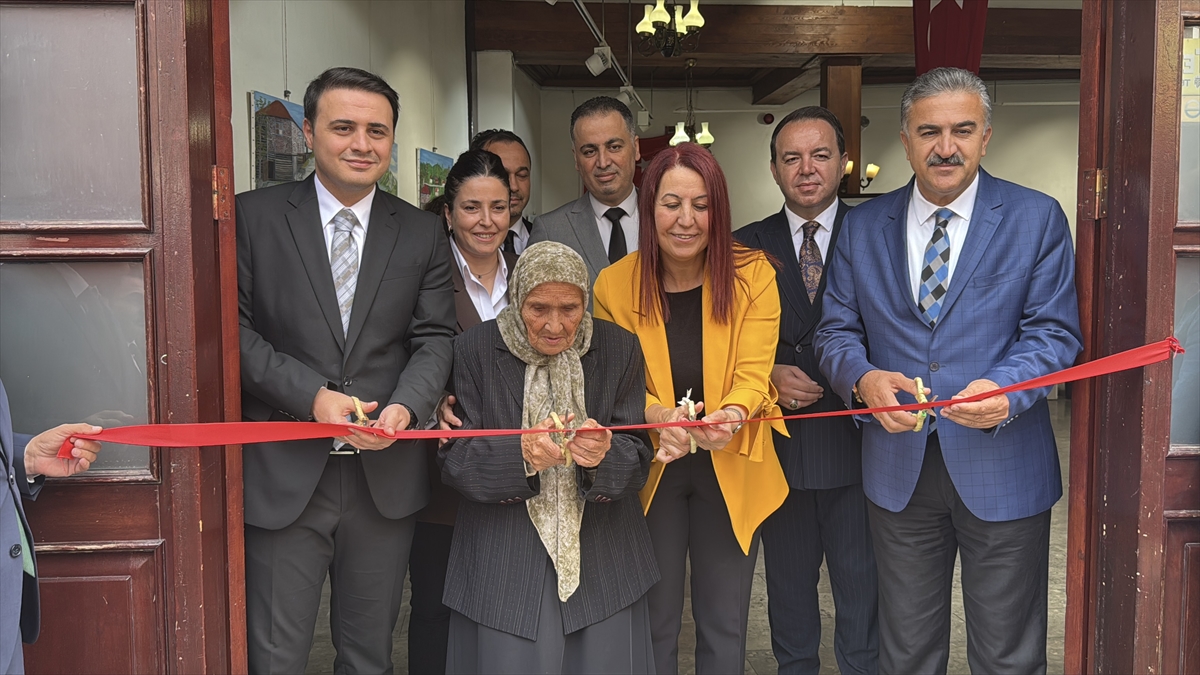 Zonguldak'ta 81 yaşında ikinci sergisini açtı