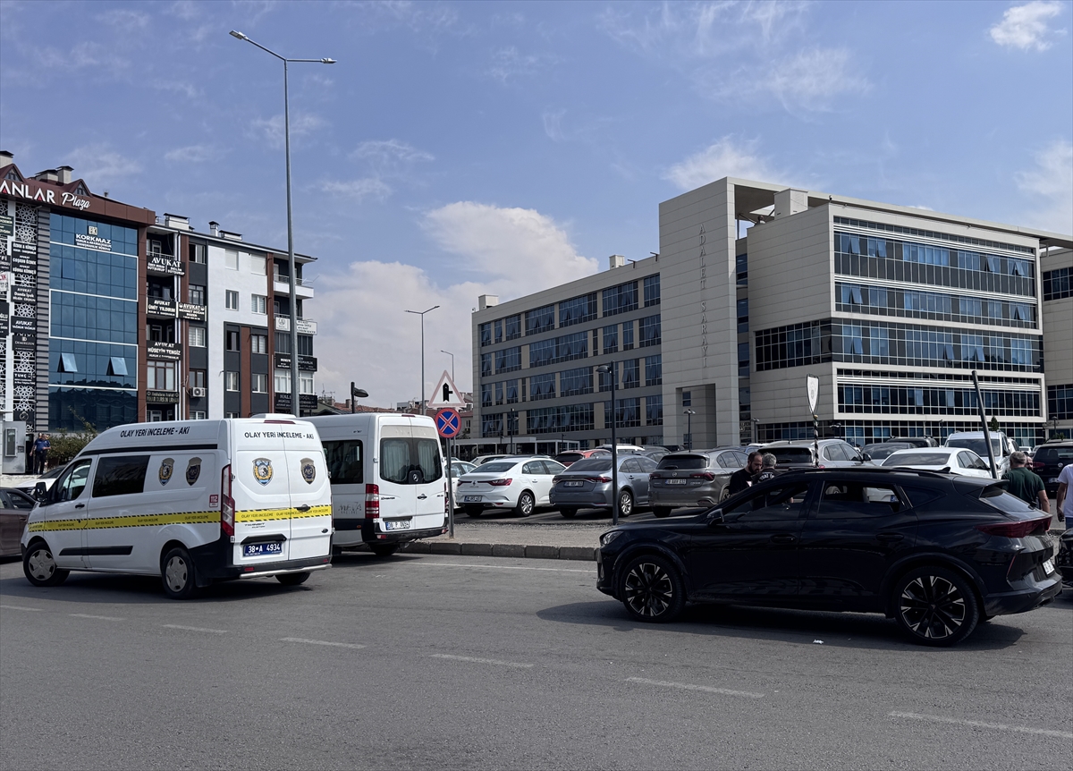 Kayseri'de Otomobil Çalan 4 Çocuk Kovalamacayla Yakalandı