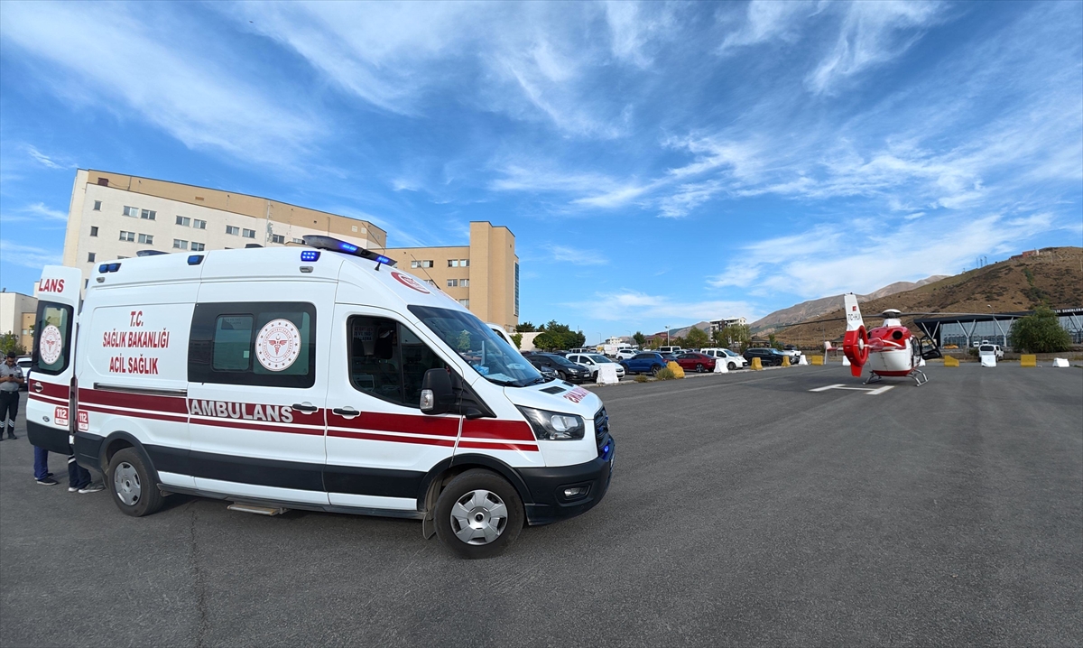 Bitlis'te kalp hastası bebek ambulans helikopterle Van'a sevk edildi