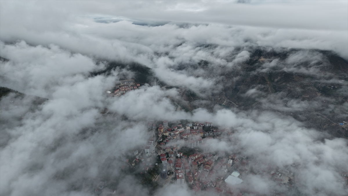 Artvin'i kaplayan sis bulutu drone ile havadan görüntülendi