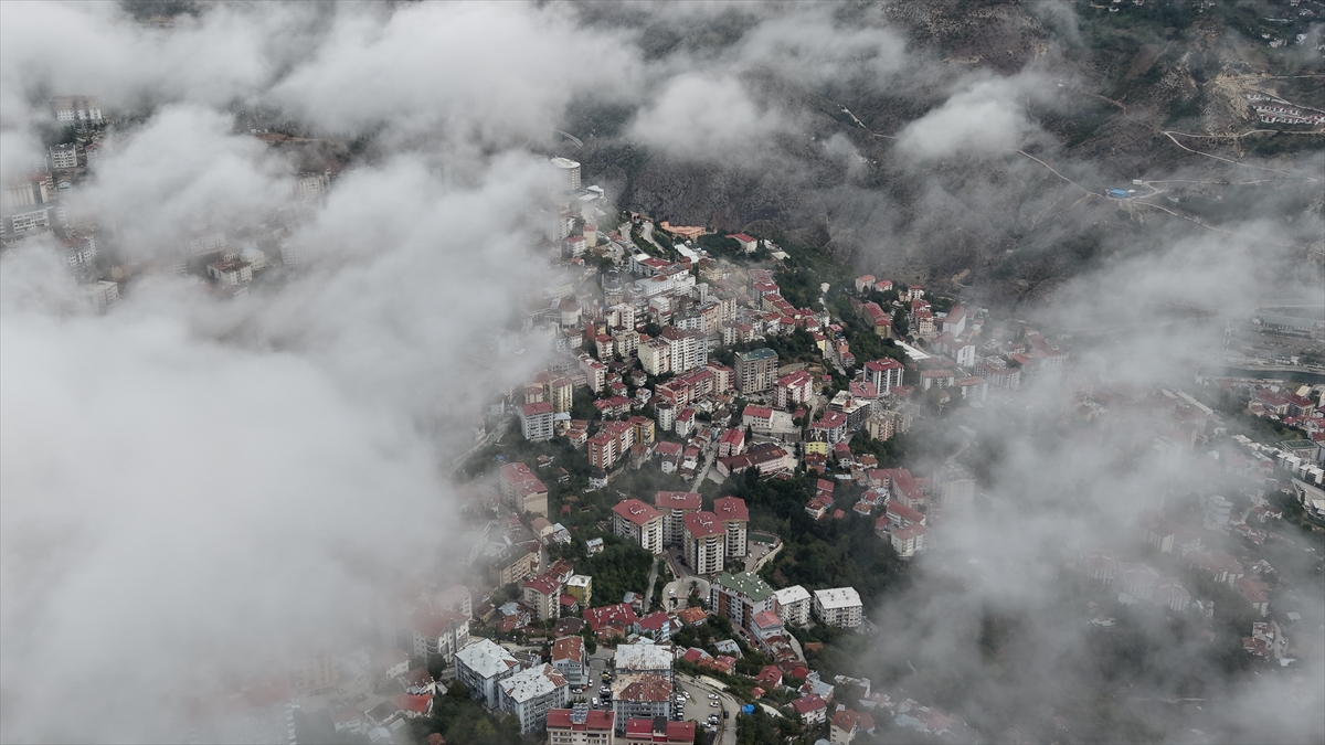 Artvin'i kaplayan sis bulutu drone ile havadan görüntülendi