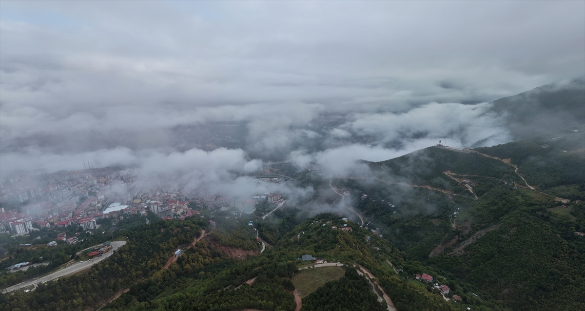 Artvin'i kaplayan sis bulutu drone ile havadan görüntülendi