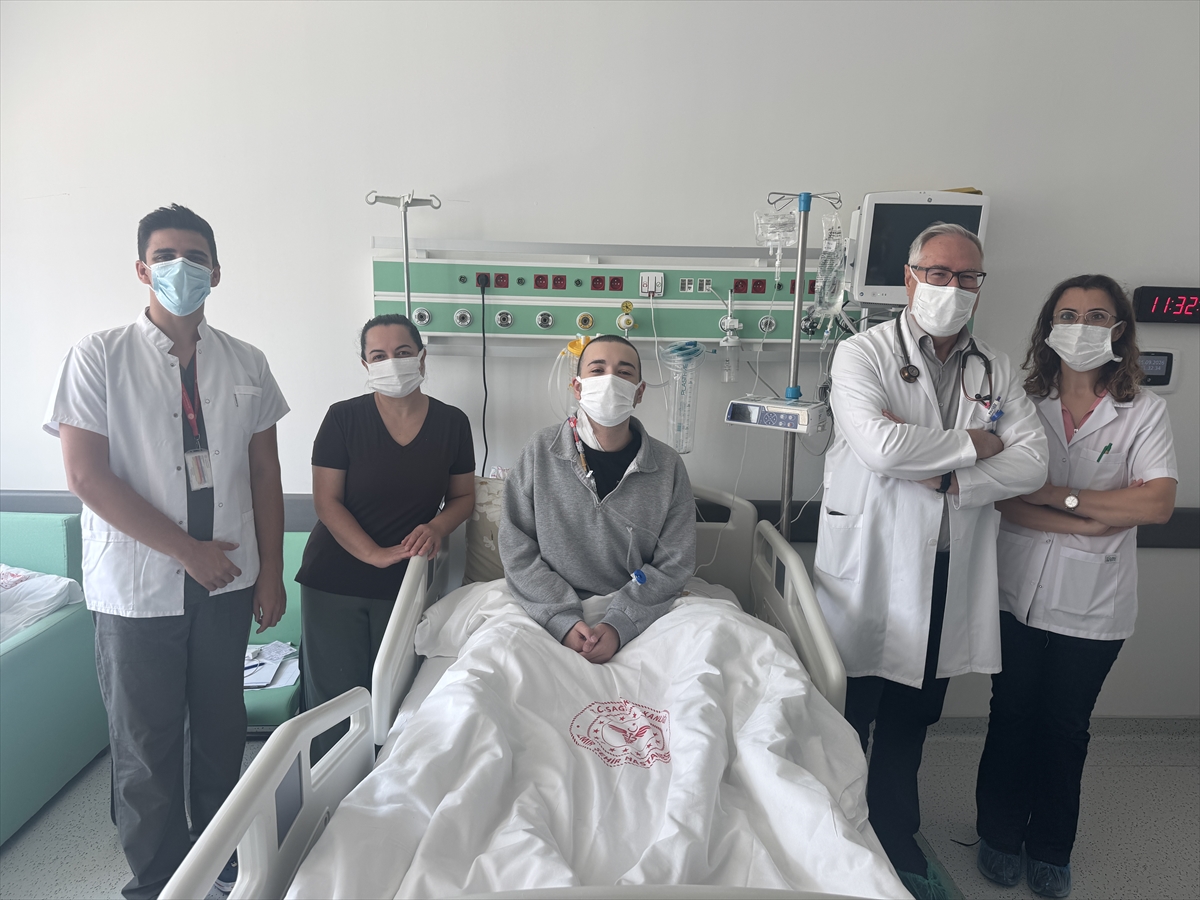 Lösemili abisine kemik iliği bağışında bulundu