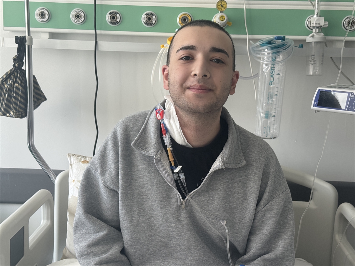 Lösemili abisine kemik iliği bağışında bulundu