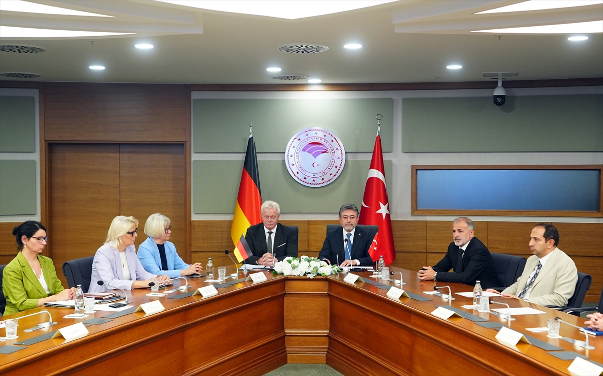 Bakan Yumaklı: Almanya ile tarım ticareti 5 milyar dolar olacak