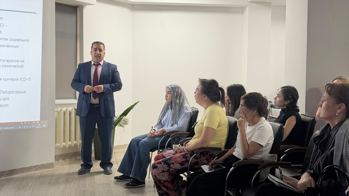 Türk akademisyenler Kazakistan'da pediatri eğitimi verdi