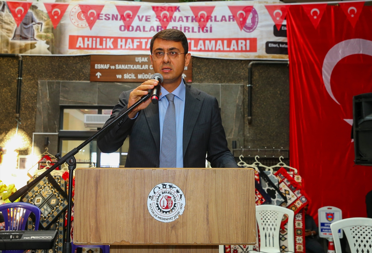 Uşak'ta Yılın Ahisi Yücel Karabulut: 46 yıllık terziye ödül