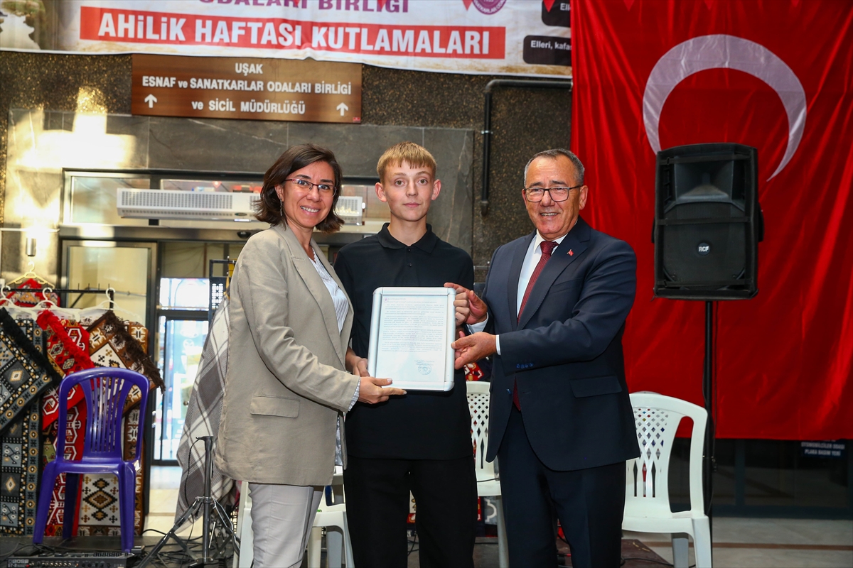 Uşak'ta Yılın Ahisi Yücel Karabulut: 46 yıllık terziye ödül