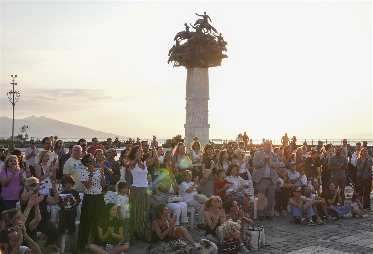 Entre Nous İzmir'de: Çağdaş Sirk Gösterisi Büyük İlgi Gördü