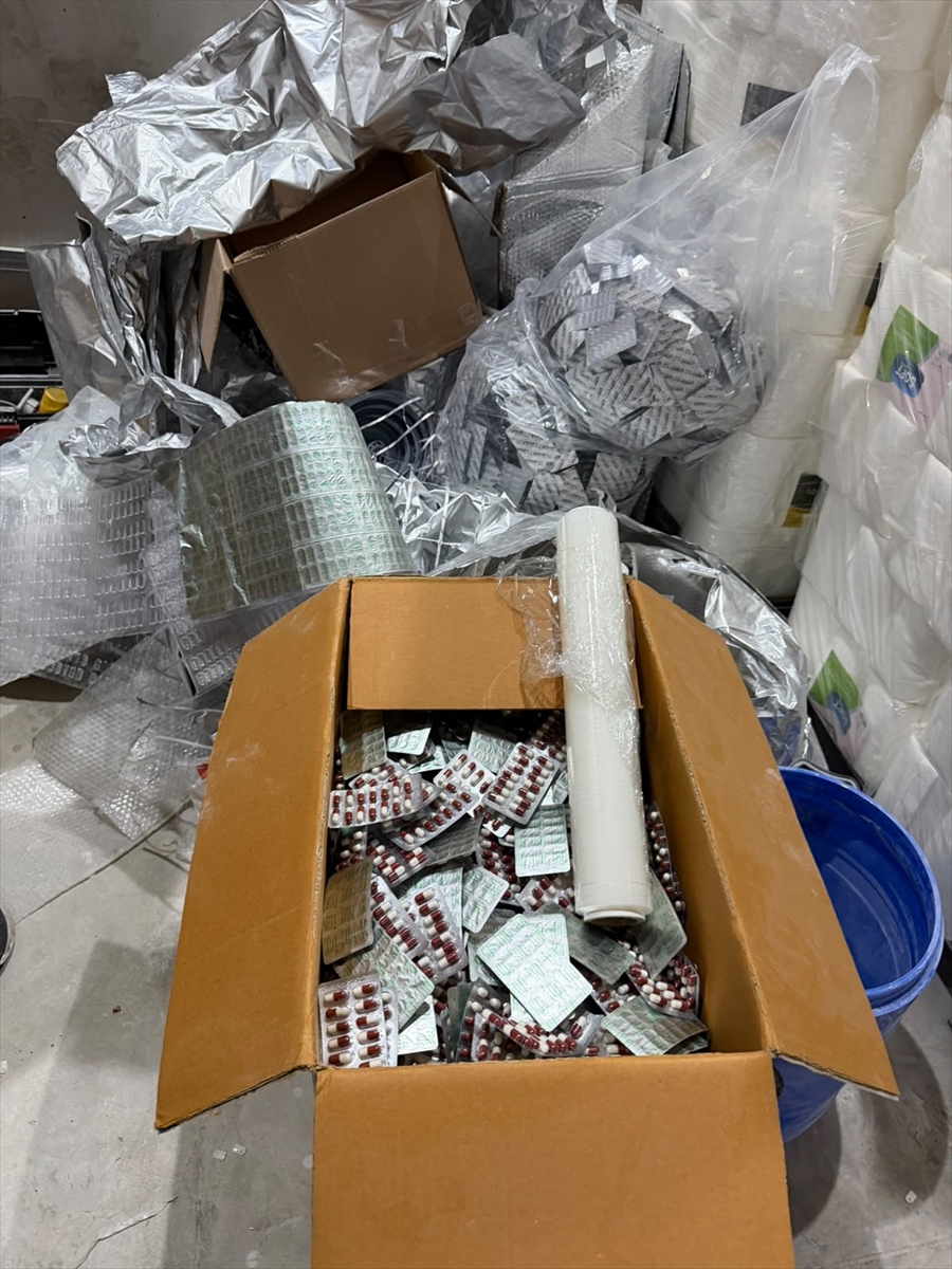 Mersin'de 303 bin 704 sentetik ecza hapı ele geçirildi