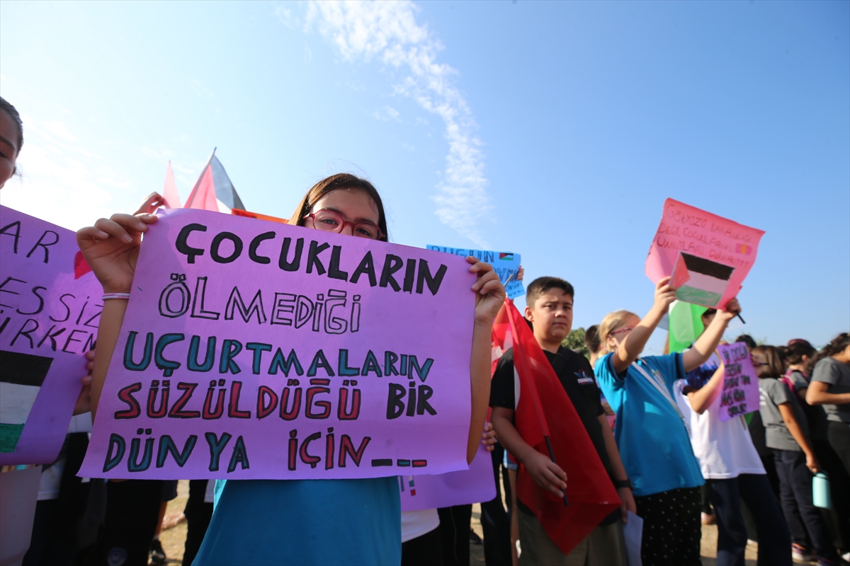 Aydın'da Gazzeli çocuklar için umut uçurtmaları havalandı