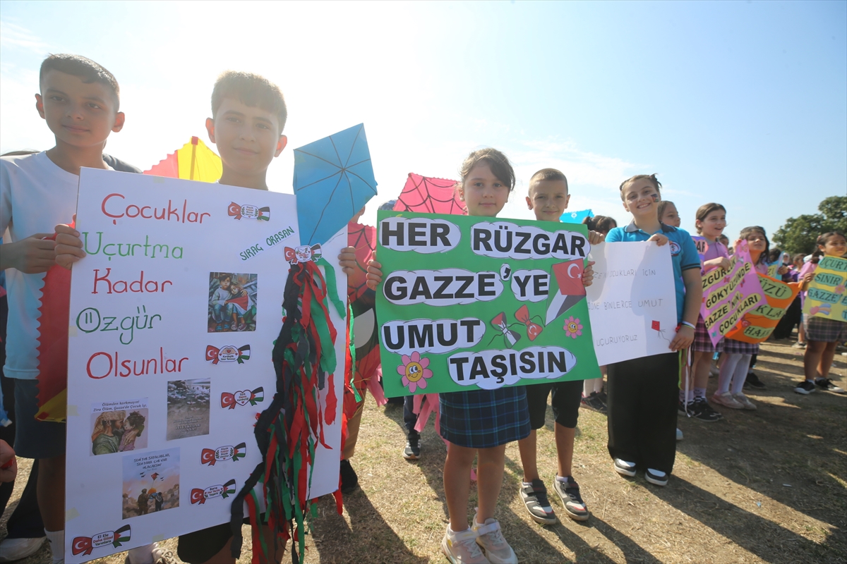 Aydın'da Gazzeli çocuklar için umut uçurtmaları havalandı