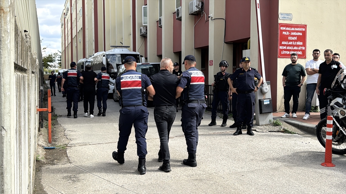 Kocaeli'de "tefecilik" ve "özel belgede sahtecilik" operasyonunda yakalanan 7 zanlı daha tutuklandı