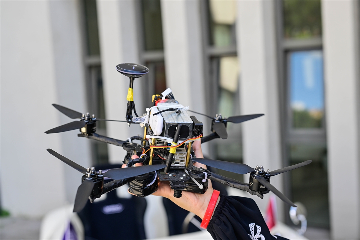 Kadıköy AİHL kızları TEKNOFEST dron yarışmasında üçüncü