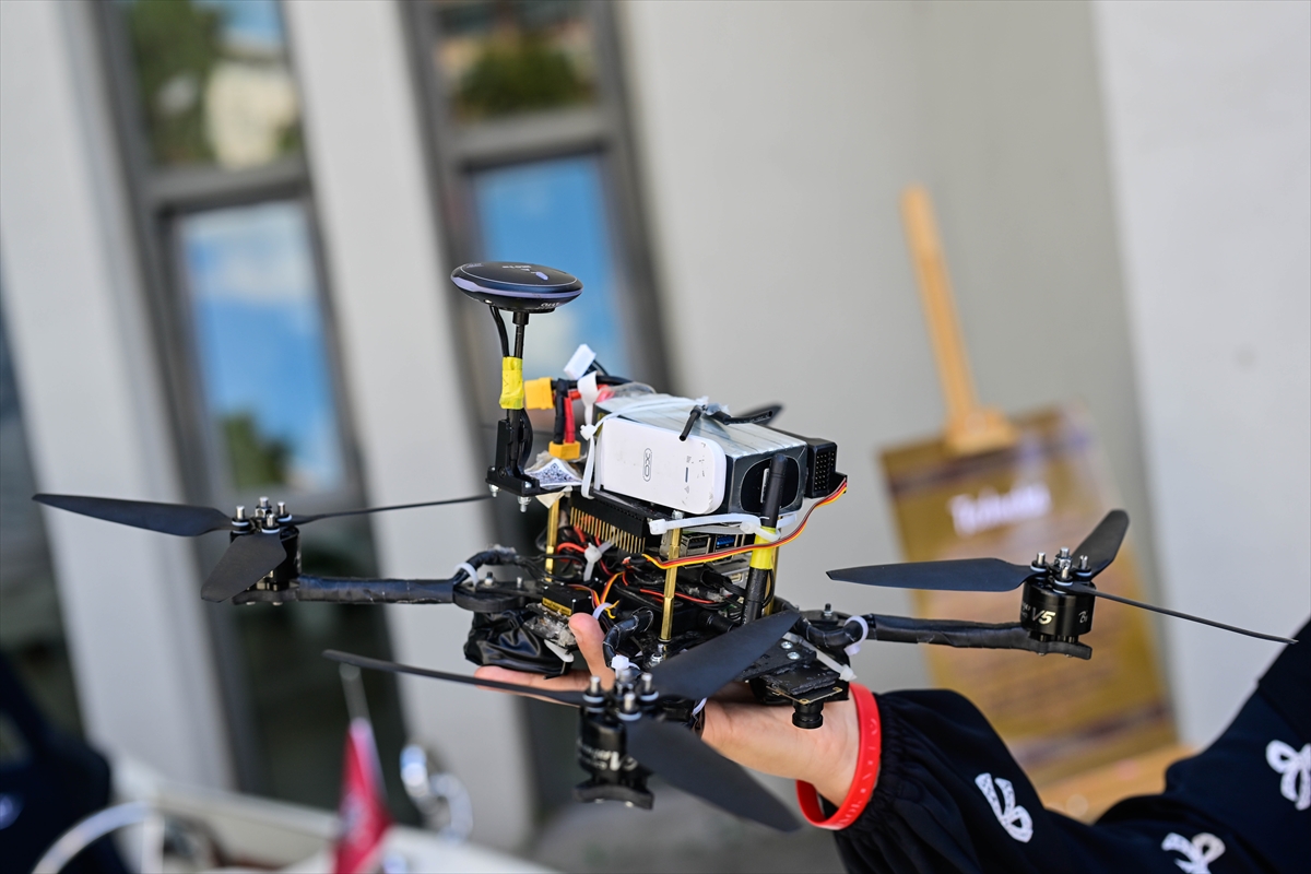 Kadıköy AİHL kızları TEKNOFEST dron yarışmasında üçüncü