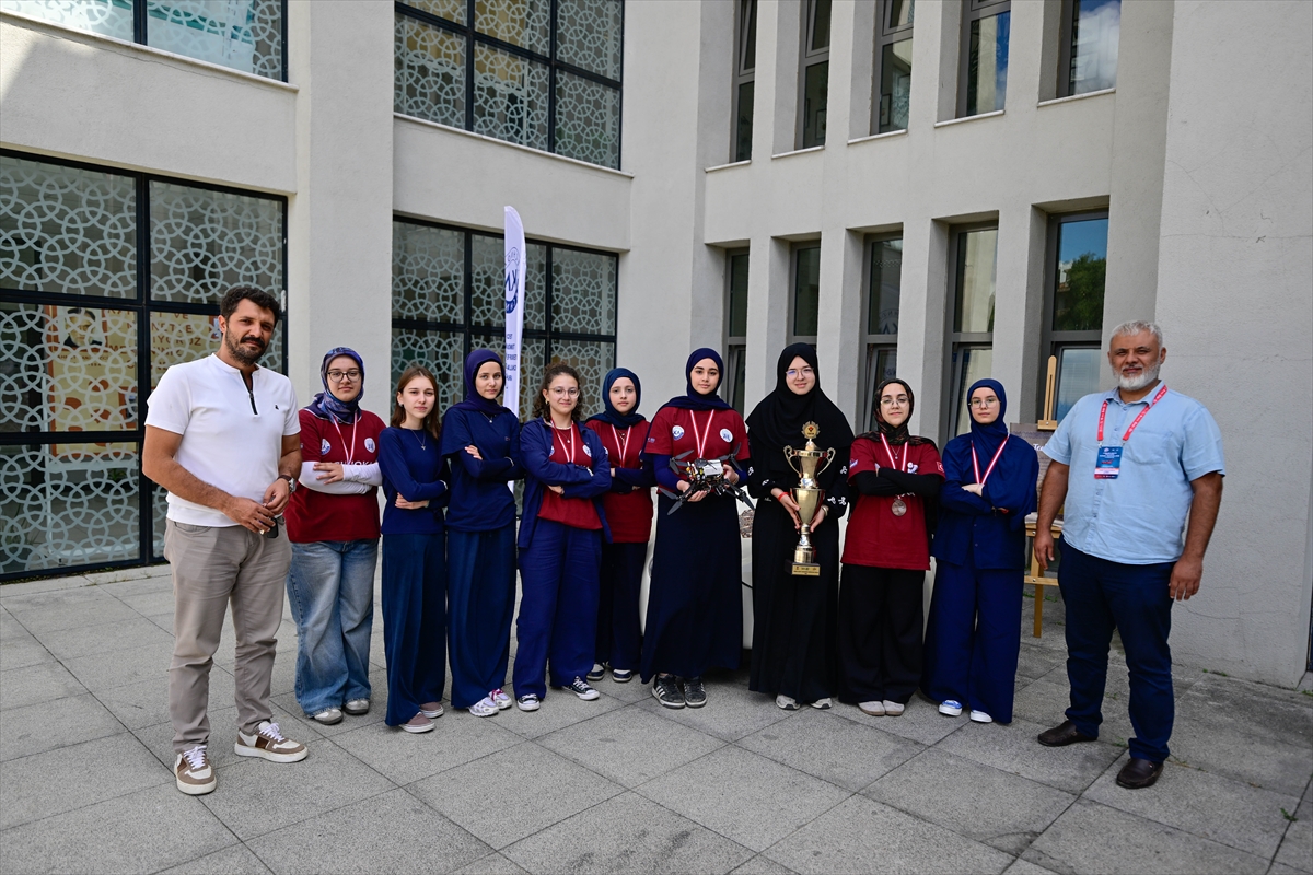 Kadıköy AİHL kızları TEKNOFEST dron yarışmasında üçüncü