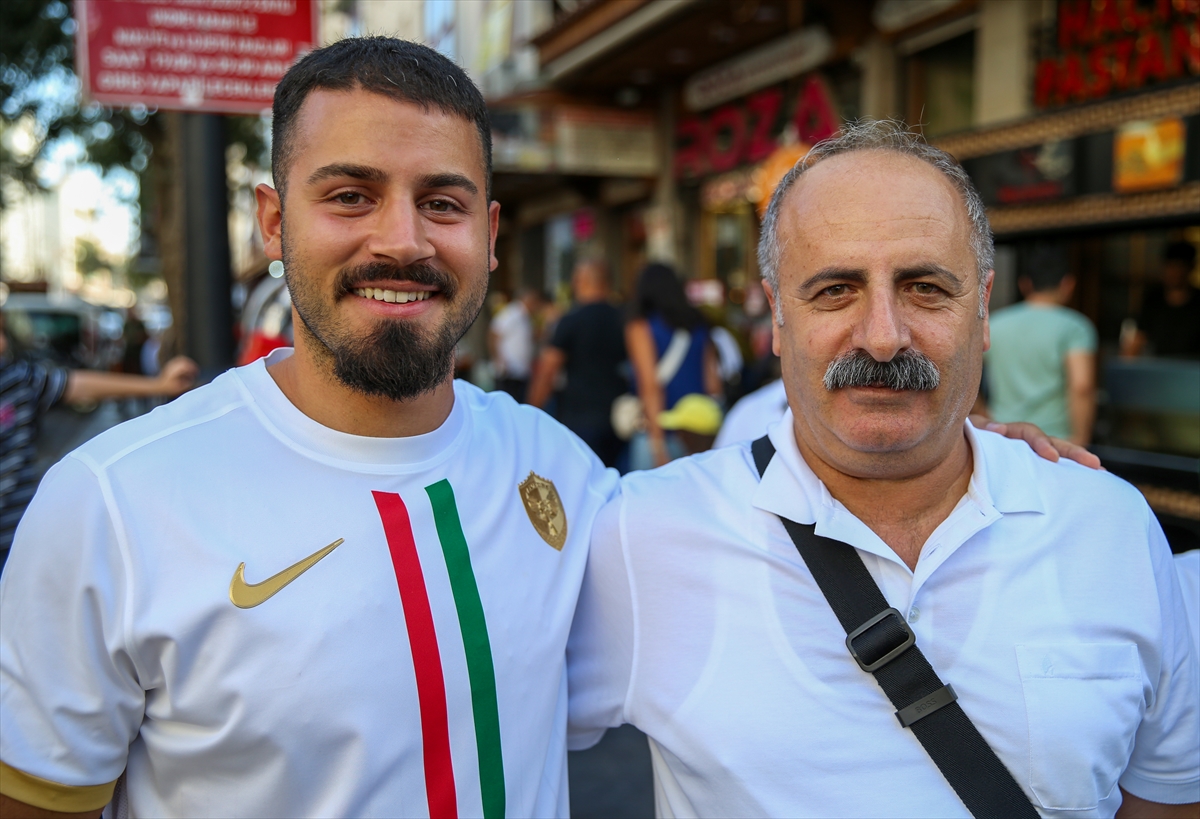 Amed Sportif Taraftarı: Beşiktaş'ı yenip plaka yazdıracağız