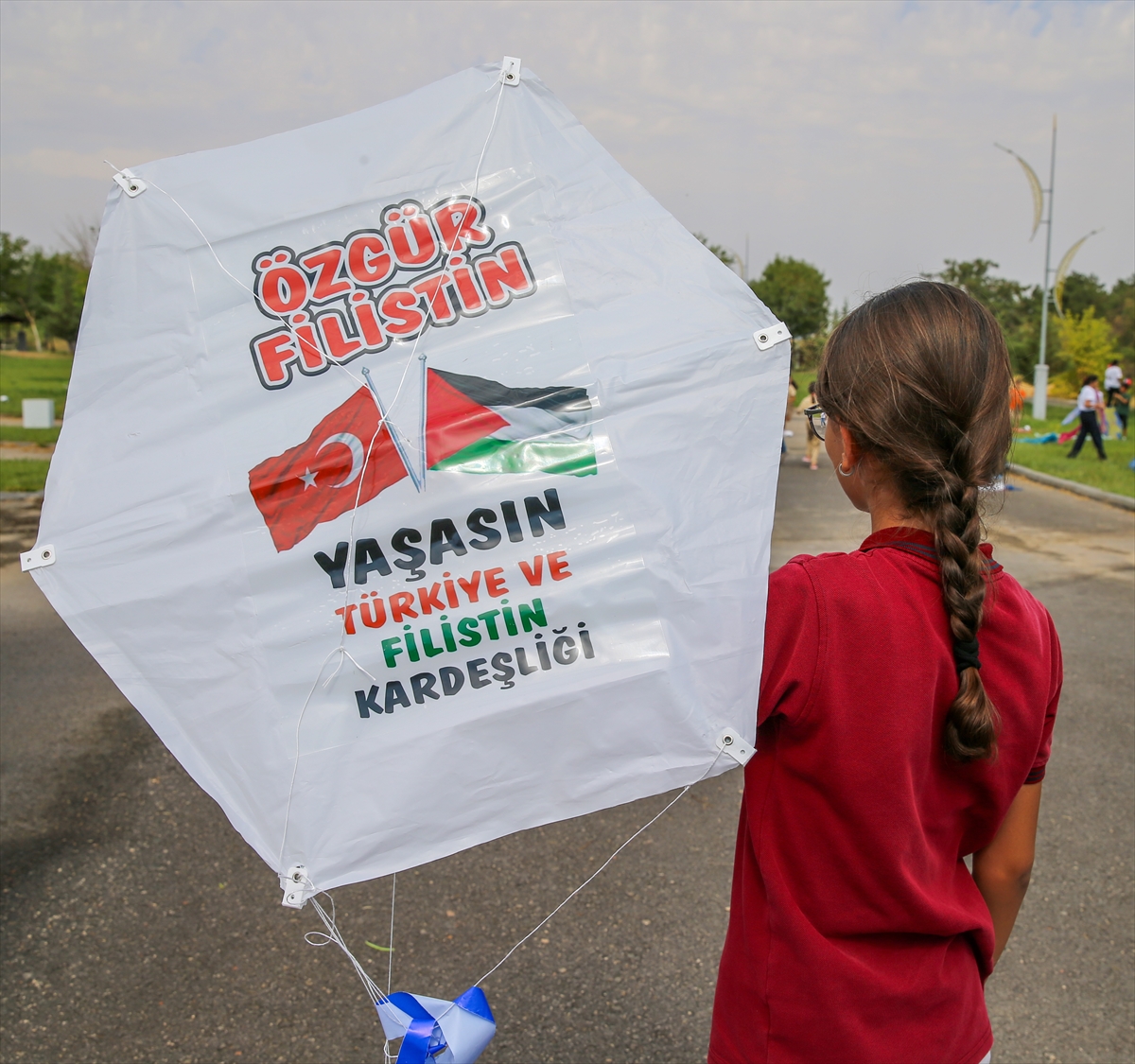 Diyarbakır'da uçurtma ve balonlar Gazzeli çocuklar için gökyüzüne bırakıldı