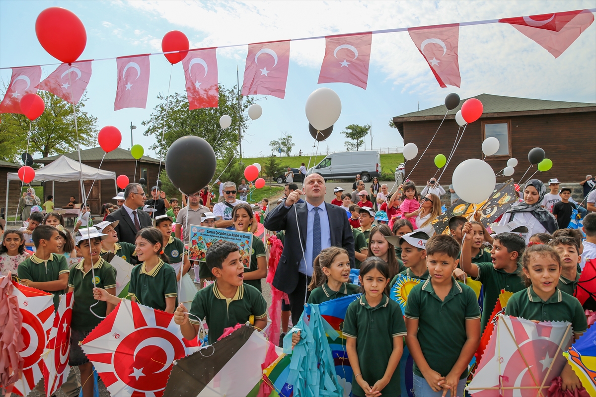Diyarbakır'da uçurtma ve balonlar Gazzeli çocuklar için gökyüzüne bırakıldı