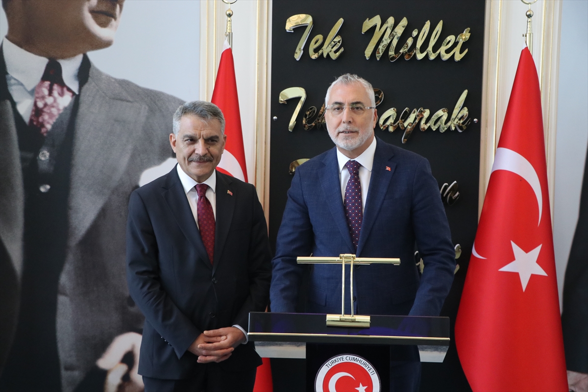 Çalışma ve Sosyal Güvenlik Bakanı Vedat Işıkhan, Yozgat'ta konuştu: