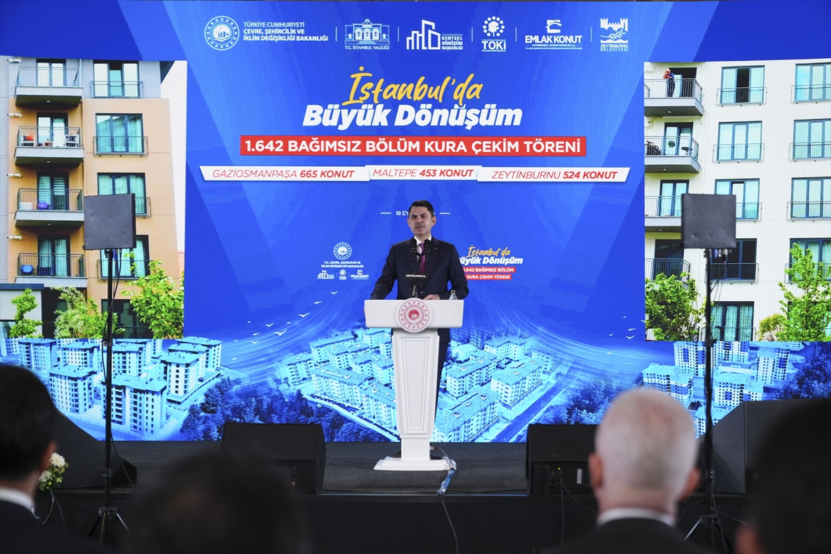 Bakan Kurum "İstanbul'da Büyük Dönüşüm 1642 Bağımsız Bölüm Kura Çekim Töreni"nde konuştu: