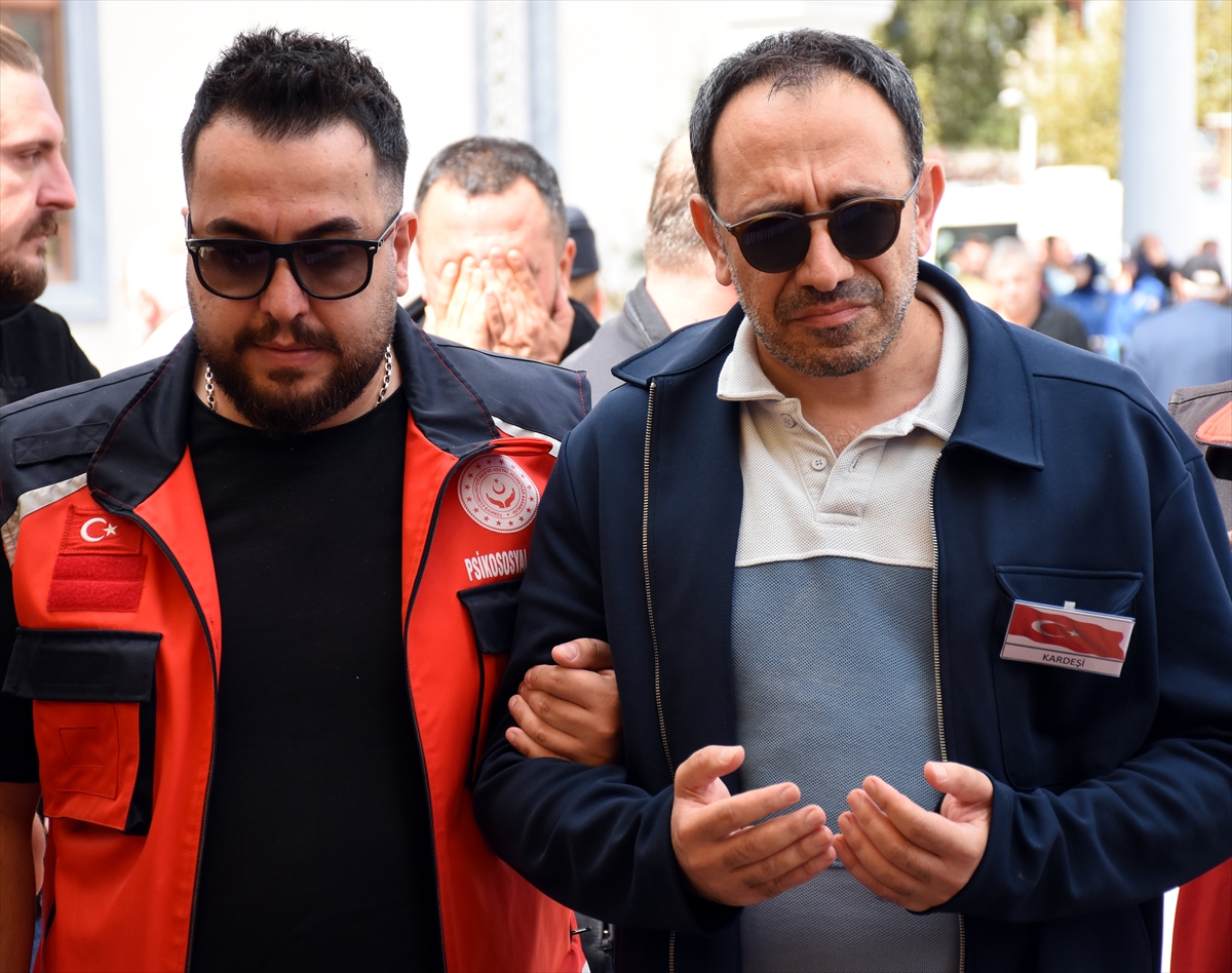 GÜNCELLEME 2 - Kırıkkale'de trafik kazasına müdahale eden polis, başka bir aracın çarpması sonucu şehit oldu
