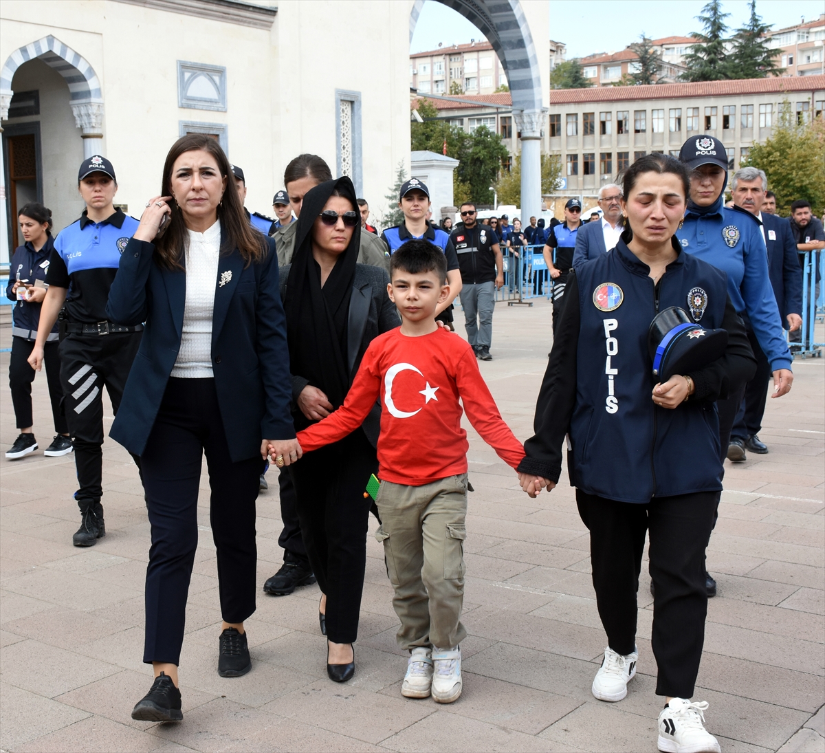 GÜNCELLEME 2 - Kırıkkale'de trafik kazasına müdahale eden polis, başka bir aracın çarpması sonucu şehit oldu