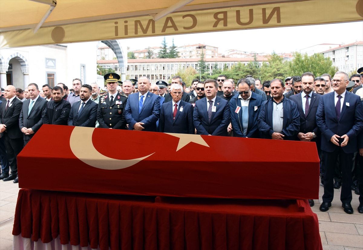 GÜNCELLEME 2 - Kırıkkale'de trafik kazasına müdahale eden polis, başka bir aracın çarpması sonucu şehit oldu