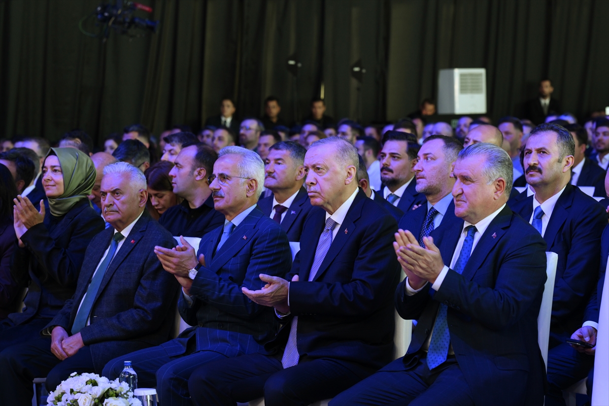 Cumhurbaşkanı Erdoğan, İstanbul Havalimanı 4. Pist ve İlave Yatırımların Açılış Töreni'nde konuştu: (2)