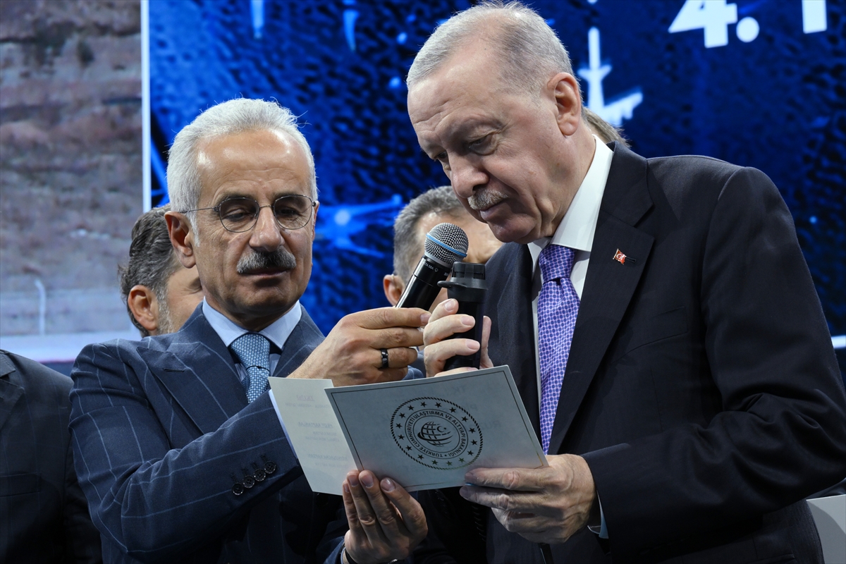 Cumhurbaşkanı Erdoğan, İstanbul Havalimanı 4. Pist ve İlave Yatırımların Açılış Töreni'nde konuştu: (2)