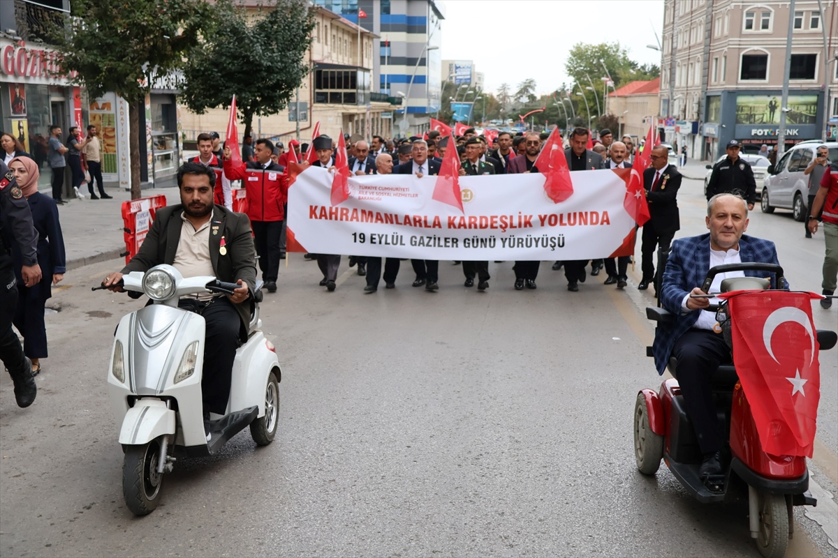 Erzurum ve Ardahan'da Gaziler Günü: Kortej yürüyüşleri düzenlendi