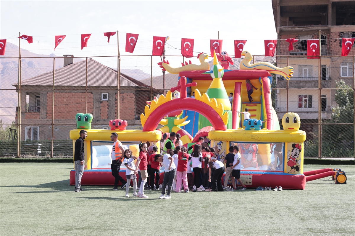 Hakkari'de uçurtmalar Gazzeli çocuklar için gökyüzüne bırakıldı