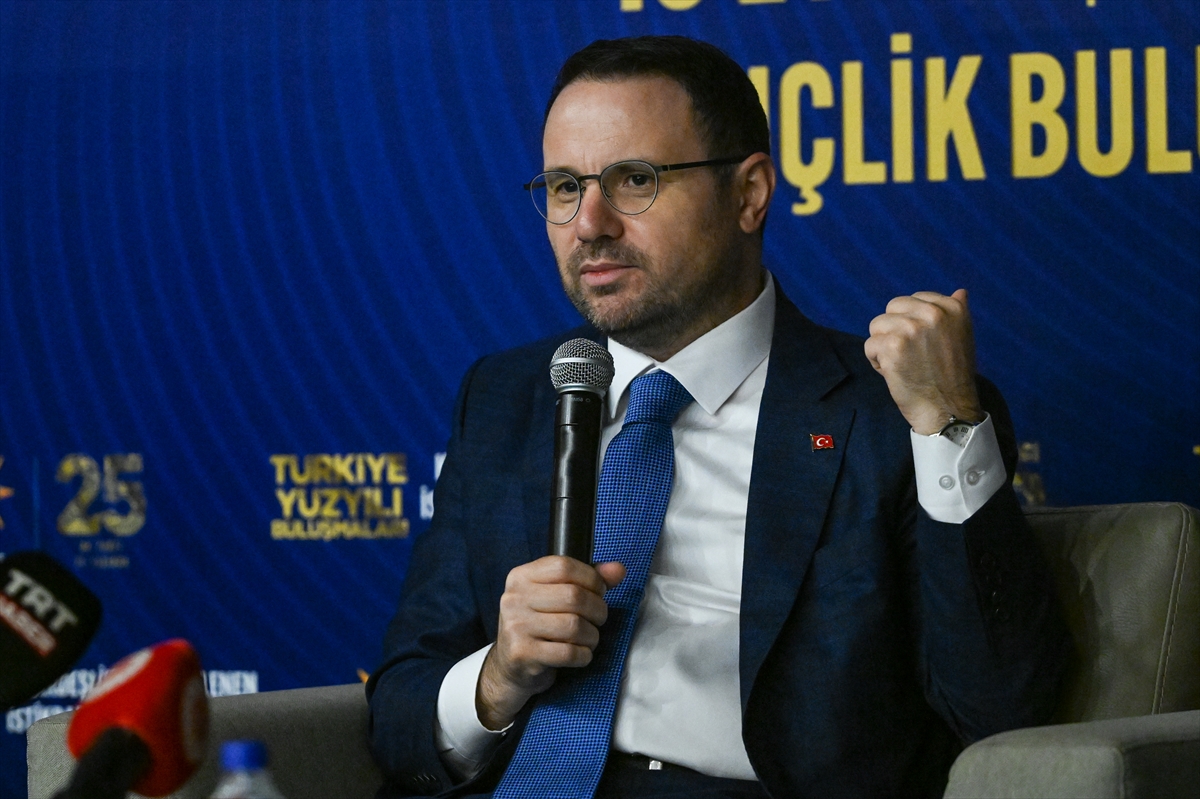 Bakan Akın Gürlek: Gençler sahaya inmeli, milletin gönlüne girmeli