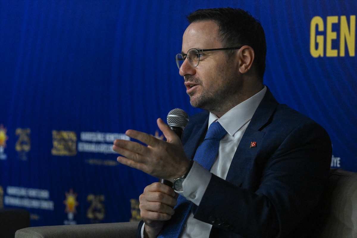 Bakan Akın Gürlek: Gençler sahaya inmeli, milletin gönlüne girmeli