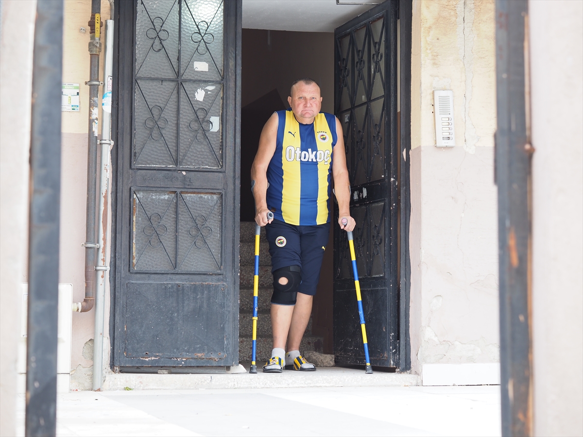 Selahattin Akçin: 55 yıldır Fenerbahçe tutkusunu giyiyor
