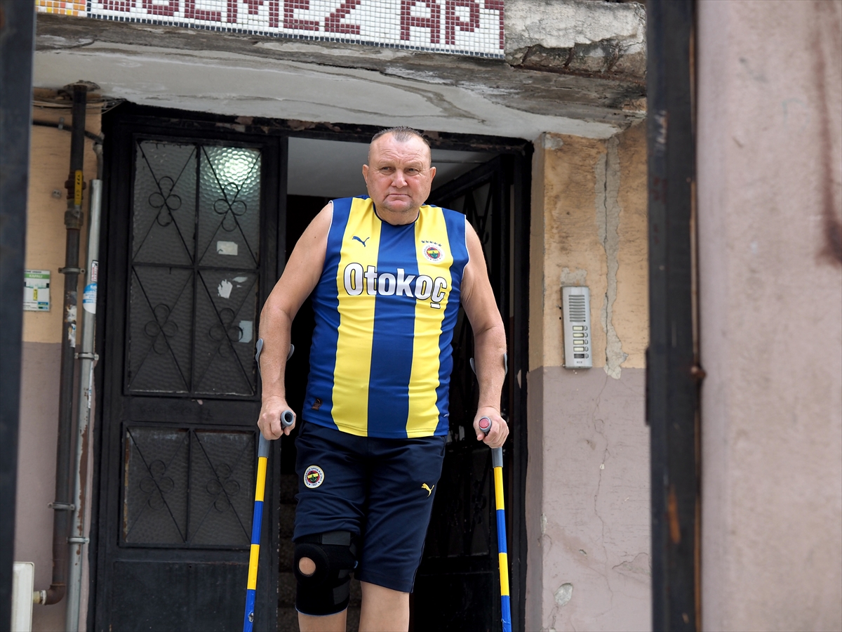 Selahattin Akçin: 55 yıldır Fenerbahçe tutkusunu giyiyor