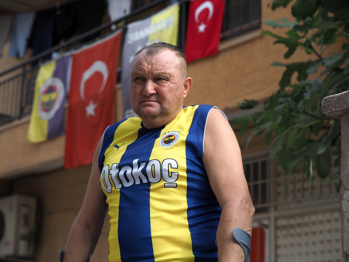 Selahattin Akçin: 55 yıldır Fenerbahçe tutkusunu giyiyor