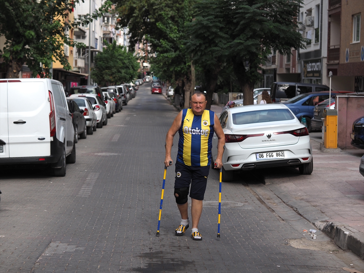 Selahattin Akçin: 55 yıldır Fenerbahçe tutkusunu giyiyor