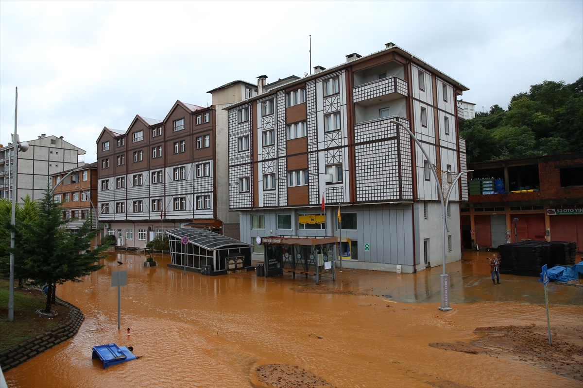 İyidere Belediye Başkanı Mete: 9 mahallede büyük hasar var