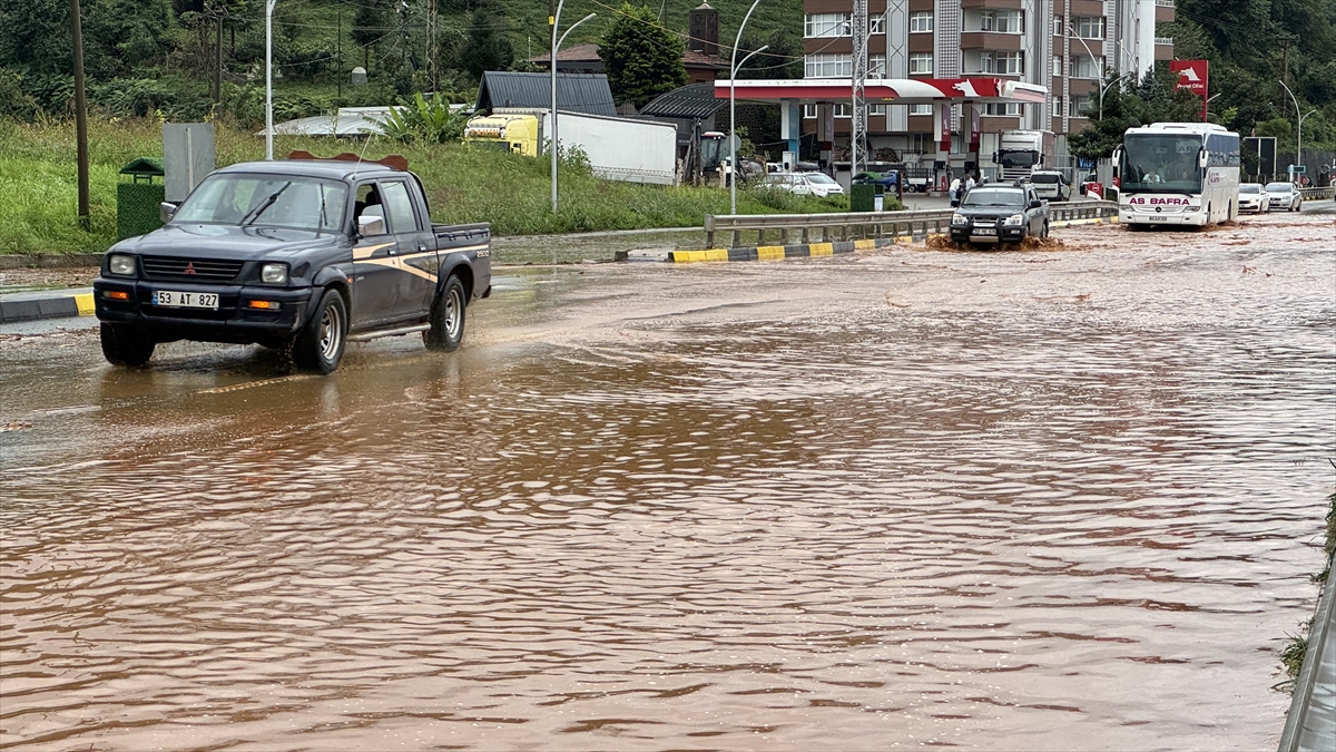 İyidere Belediye Başkanı Mete: 9 mahallede büyük hasar var